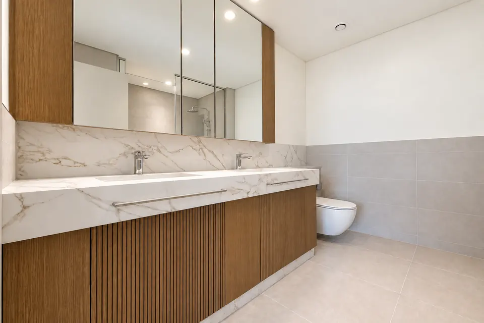 Bathroom wall at Beach Mansion after interior walls-and-ceilings painting