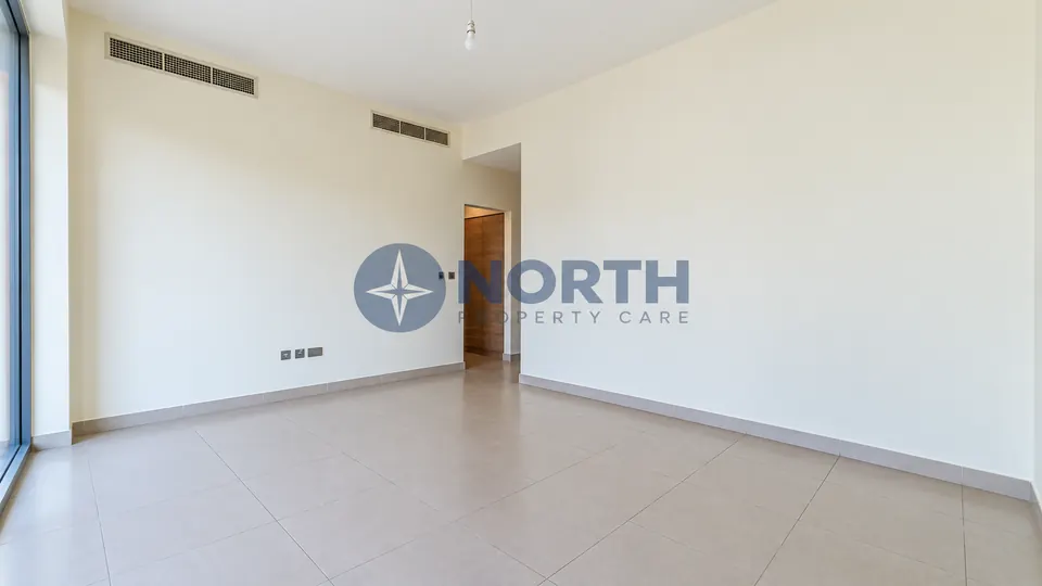 Same living room after Jotun Fenomastic wall painting